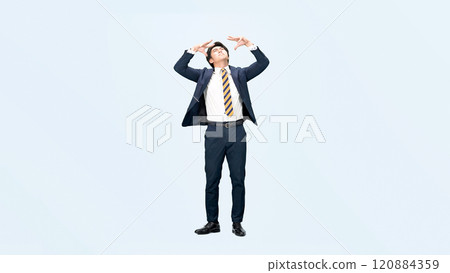 一位失望的男性商務人士跳舞的全身照片 一位失望的男性商務人士跳舞的全身照片 120884359