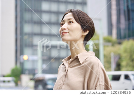 都市女性肖像 120884926