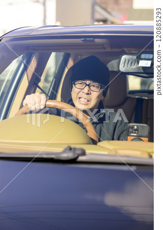 沮喪的司機（圖） 120885293