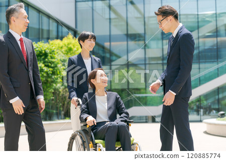 Business people chatting in front of the office Business people chatting in front of the office 120885774