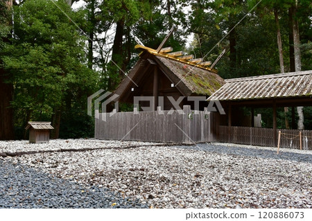 Ise Shrine Geku in late autumn Ise Shrine Geku in late autumn 120886073