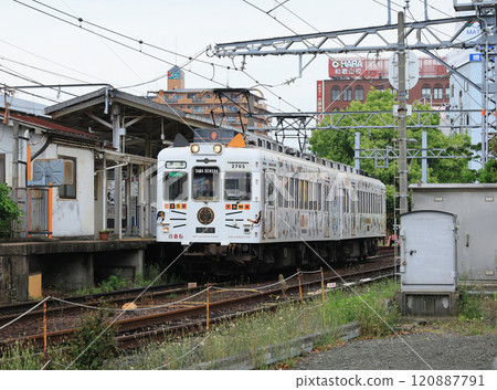 Wakayama Electric Railway 2700 series train at Wakayama Station Wakayama Electric Railway 2700 series train at Wakayama Station 120887791