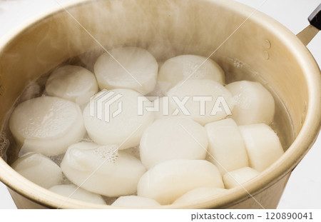Parboiling daikon radish - Home cooking Parboiling daikon radish - Home cooking 120890041