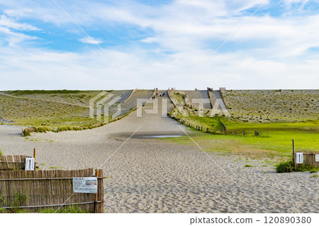 擁有蔚藍大海和沙灘的“中田島沙丘” 擁有蔚藍大海和沙灘的“中田島沙丘” 120890380