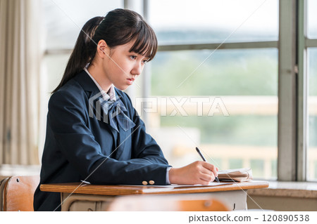 High school, junior high school, and elementary school girls taking exams and tests in school classrooms and cram schools (examination) High school, junior high school, and elementary school girls taking exams and tests in school classrooms and cram schools (examination) 120890538