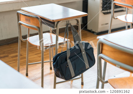 帶有黑板(書包)的教室/教學大樓的圖像 帶有黑板(書包)的教室/教學大樓的圖像 120891162