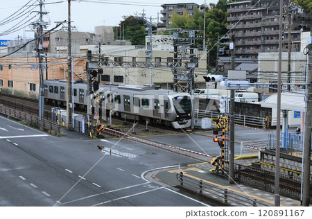 靜岡鐵路 A3500 列車在柚木站附近運行 120891167