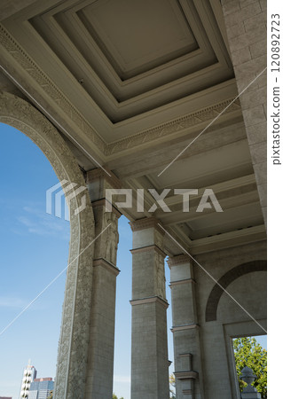 Main entrance arch VDNH. Building with columns. Massive columns Main entrance arch VDNH. Building with columns. Massive columns 120892723