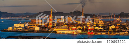 Panorama of evening view of Wakamatsu Tobata from Takatoyama Park [Kitakyushu City, Fukuoka Prefecture] 120893221