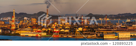 Panorama of evening view of Wakamatsu Tobata from Takatoyama Park [Kitakyushu City, Fukuoka Prefecture] 120893225
