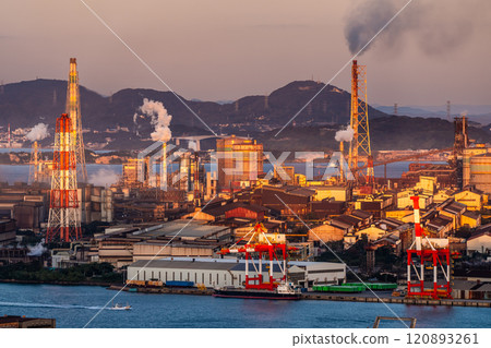 從高遠山公園眺望若松戶畑的夜景【福岡縣北九州市】 120893261