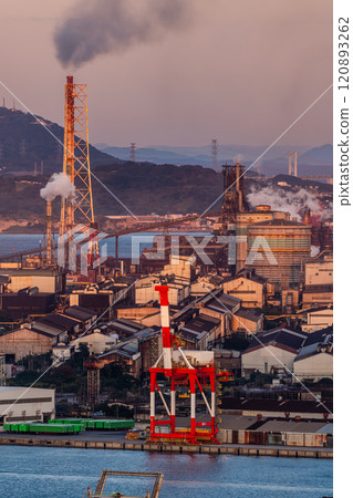 從高遠山公園眺望若松戶畑的夜景【福岡縣北九州市】 120893262