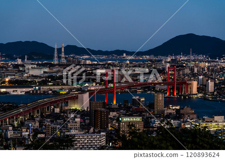 從高遠山公園看到的若松戶畑夜景【福岡縣北九州市】 120893624