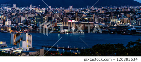 從高遠山公園眺望若松戶畑夜景【福岡縣北九州市】 120893634