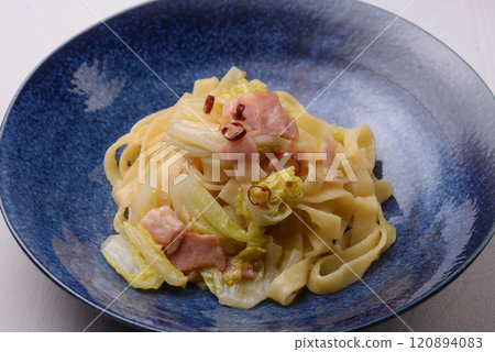 Fresh cabbage and bacon pasta 120894083