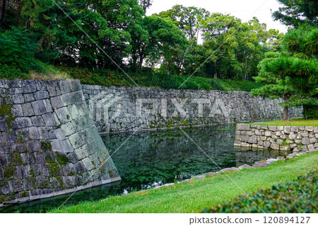 Nijo Castle: North Main Gate and North Moat (Kyoto City, Kyoto Prefecture) 120894127