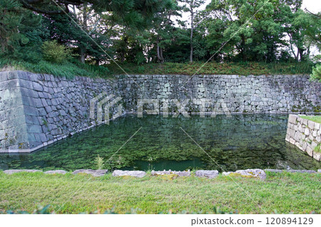 Nijo Castle: North Main Gate and North Moat (Kyoto City, Kyoto Prefecture) 120894129
