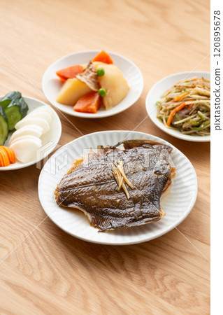 Japanese side dishes (boiled flatfish, etc.) 120895678