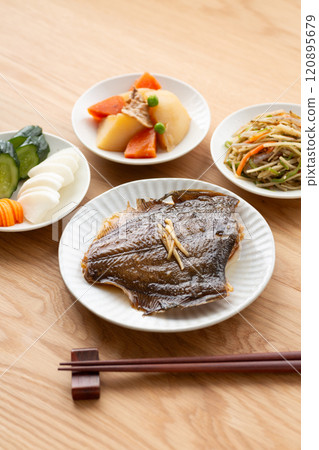 日式小菜（煮比目魚等） 120895679