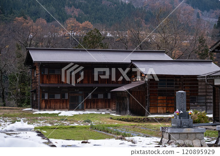 Shirakawago 120895929