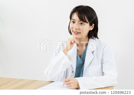 醫生檢查圖像 05 120896223