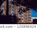 The city's expression depicted by light and shadow 120896424