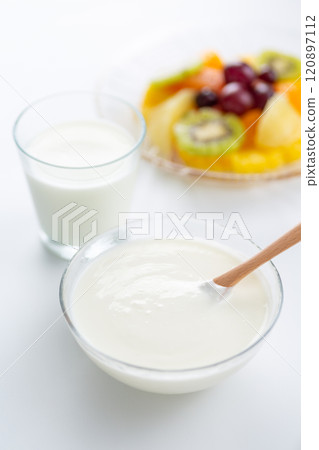 Yogurt, fruit and drinkable yogurt Yogurt, fruit and drinkable yogurt 120897112