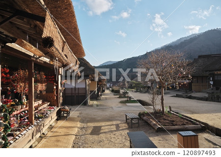 Springtime scenery of Ouchijuku 120897493
