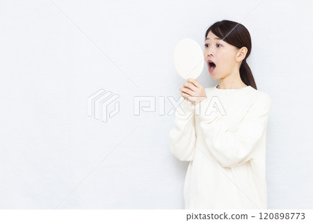 Woman with a toothache 120898773