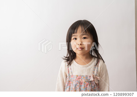 3 years old portrait 3 years old portrait 120899307