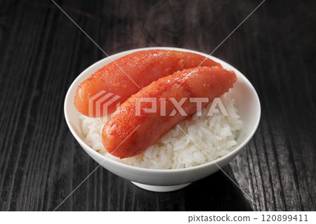 看起來很美味的辣明太子米飯 120899411