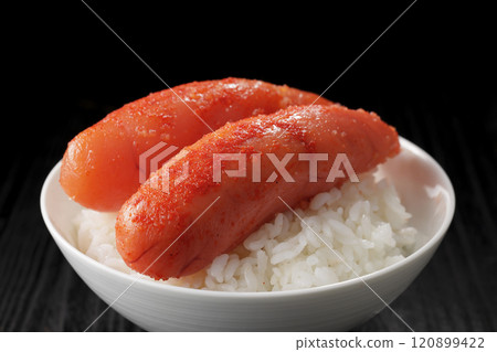 看起來很美味的辣明太子米飯 120899422