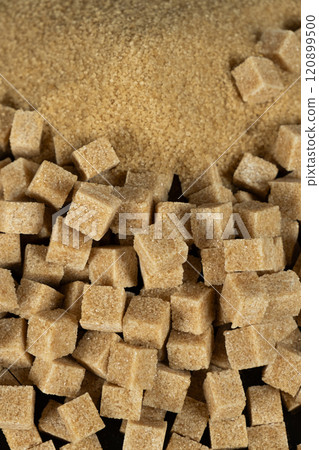 Brown cane unrefined demerara sugar in the form of crystals and cubes 120899500