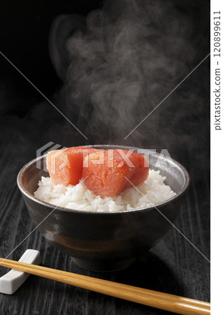 看起來很美味的辣明太子米飯 120899611