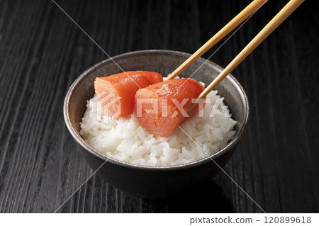 看起來很美味的辣明太子米飯 120899618