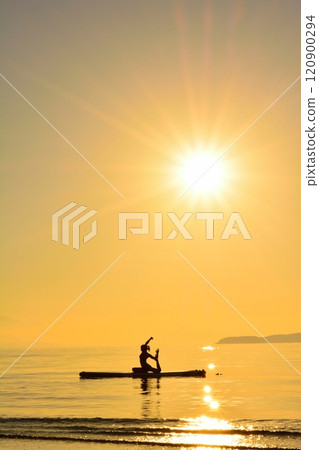 Chichibugahama Beach_Silhouette_Yoga 120900294
