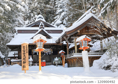 Arakurayama Sengen Shrine main hall in winter 120900492
