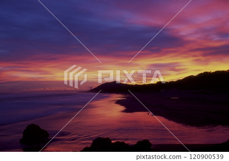 The sunset beach The sunset beach 120900539