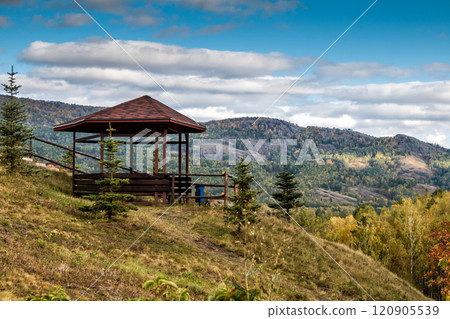 Wooden alcove in the mountains 120905539