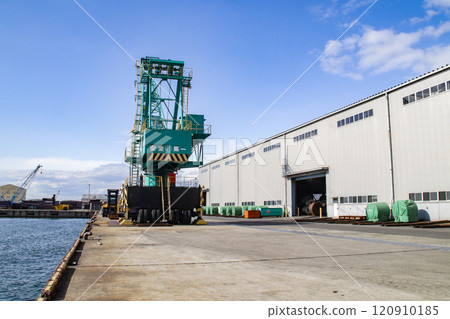 Quay crane Quay crane 120910185