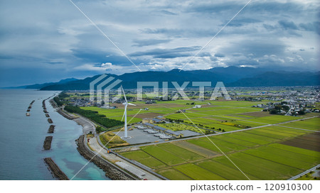 Autumn on the Toyama Bay coast: Offshore breakwaters and breakwaters around offshore wind turbines Autumn on the Toyama Bay coast: Offshore breakwaters and breakwaters around offshore wind turbines 120910300