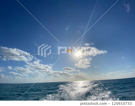 Parasailing in perfect weather Parasailing in perfect weather 120910733