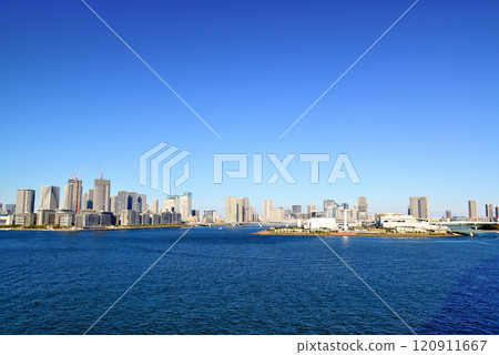 從彩虹橋望向築地市場的晴海碼頭 從彩虹橋望向築地市場的晴海碼頭 120911667