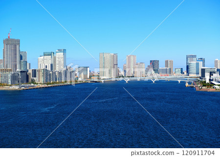 從彩虹橋望向築地市場的晴海碼頭 120911704