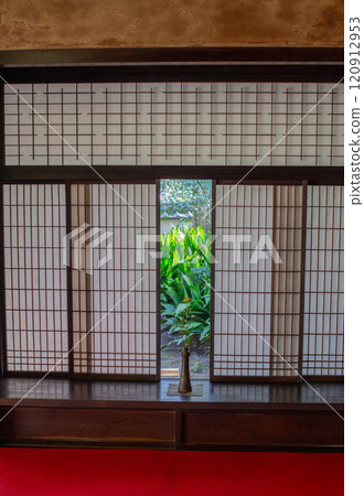 Autumn in Kobe, Taisanji Temple, An'yoin Temple, a Japanese-style room with a garden seen through a paper screen 120912953