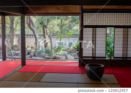 Autumn in Kobe, Taisanji Temple, An'yoin Temple, a Japanese-style room with a garden seen through a paper screen 120912957