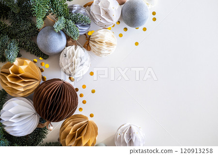 Christmas or New Year decorative background. Beautiful, green spruce branches 120913258