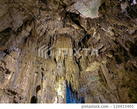 Mysterious Abukuma Cave with icicle-like stalactites hanging down Mysterious Abukuma Cave with icicle-like stalactites hanging down 120913405