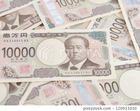 The new 10,000 yen bill with Eiichi Shibusawa's name scattered on it. 120913830