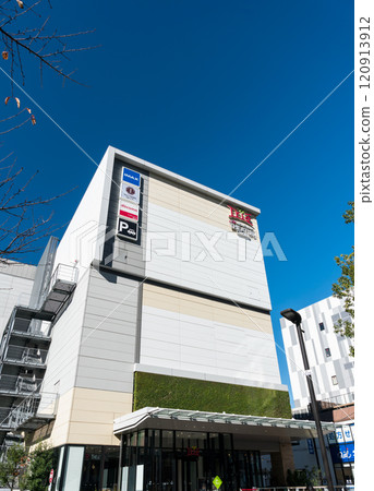 Looking up at Aeon Cinema Theater Chofu on a clear winter day in Kojimacho, Chofu City, Tokyo 120913912